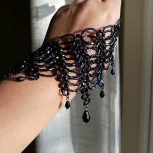 Express choker necklace